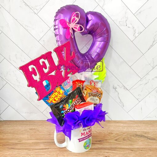 Regalo de San Valentín con Regalo Taza Mamá, globos y snacks.