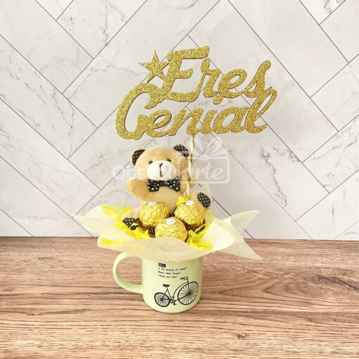 Un Regalo Solamente Tú en una taza con la palabra eres Solamente Tú.
