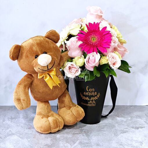 Arreglo Cono Flowers con Osito