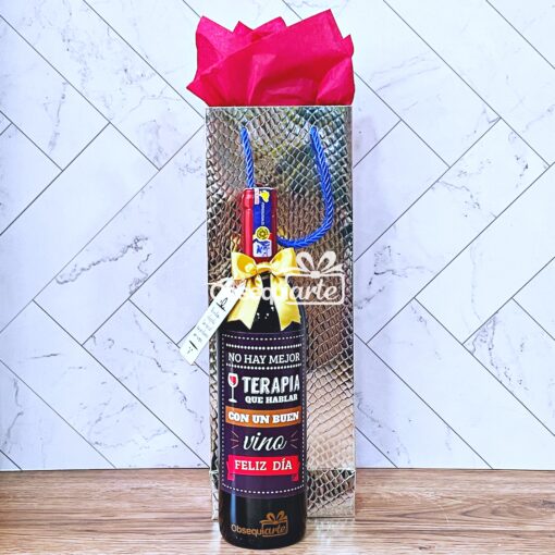 Descripción modificada: Una botella de vino personalizada en una bolsa de regalo.
Nombre del producto: Regalo Botella de Vino Personalizada