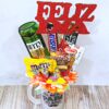 Una taza llena de dulces y un Regalo Sabor Cervecero.