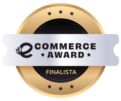 Una insignia dorada y negra con una pancarta plateada en la que se lee "Ecommerce Award Finalista", con cinco estrellas negras.