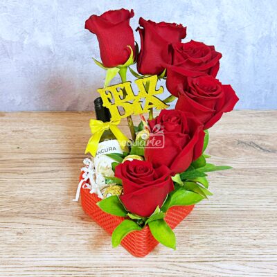 Regalo Soft Corazón: un ramo de rosas rojas elaborado con esmero y acabado con un toque suave y sincero, la forma perfecta de expresar sus sentimientos.