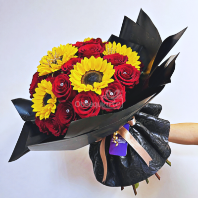 Ramo Crown con Rosas y Girasoles Ramo Crown con Rosas y Girasoles